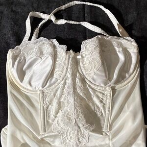 Elegant Ivory Lace Bodysuit with  Underwire Support. Ventige